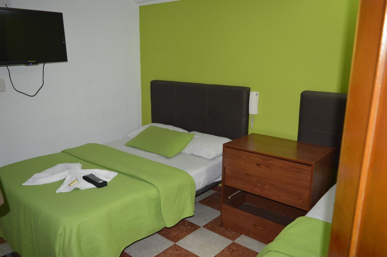 Hotel Las Palmas Fontibon โบโกตา ภายนอก รูปภาพ